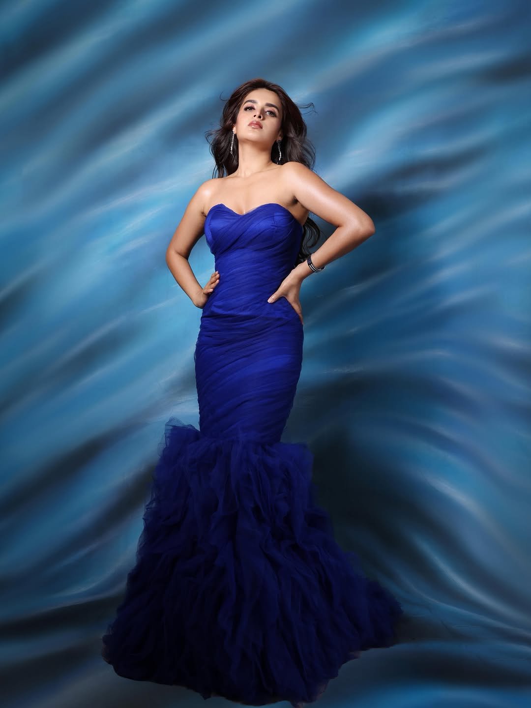Actress Nidhhi Agerwal photo gallery