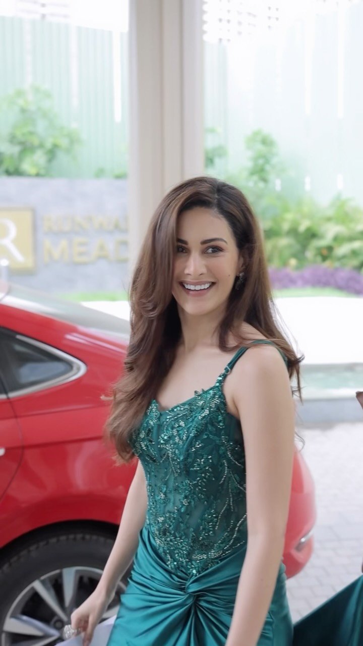 Actress Amyra Dastur Photo Gallery